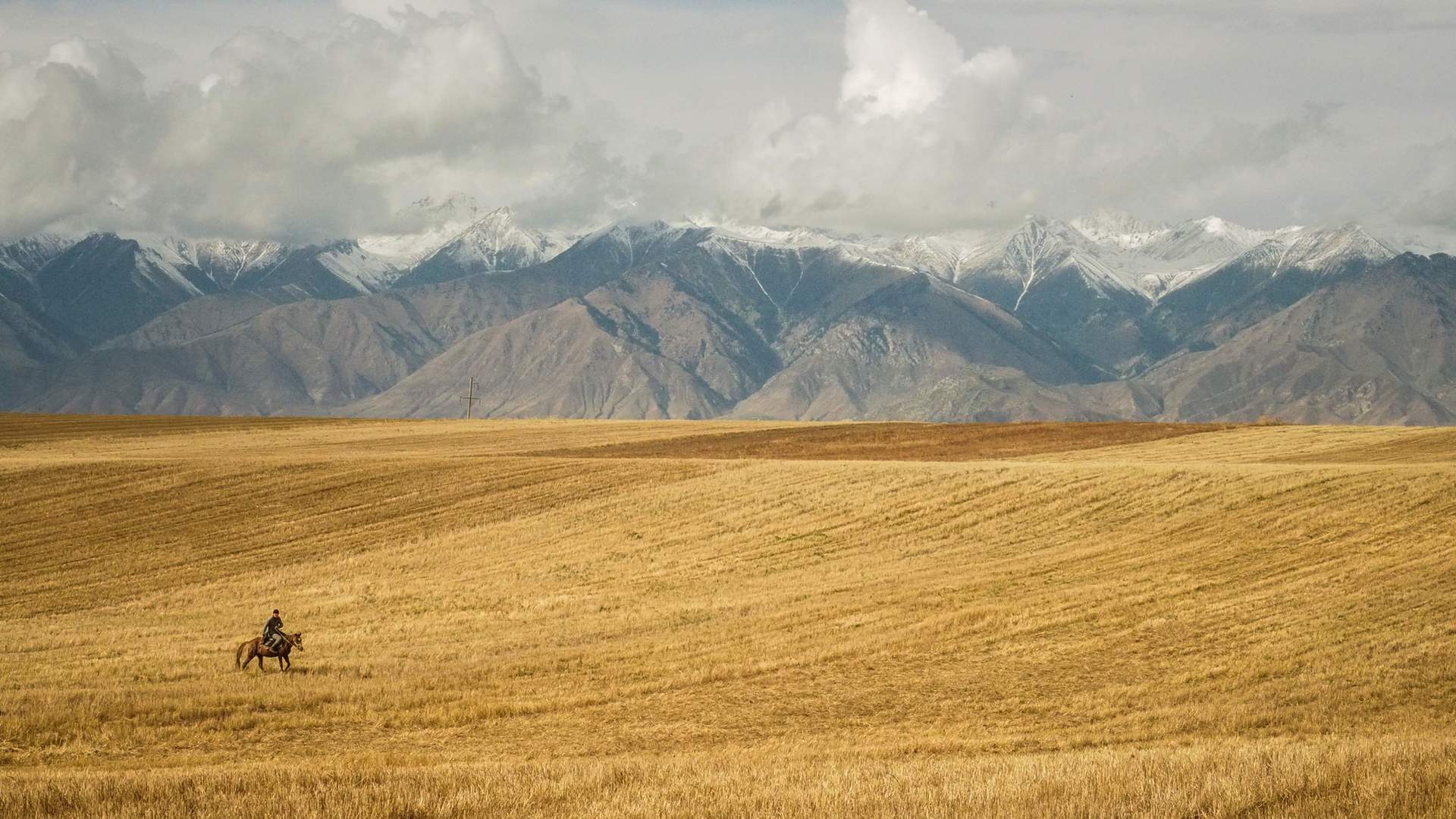 A rancher with mountains in the background